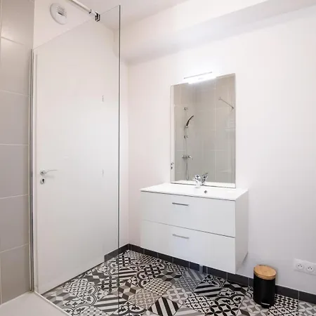 Comfort And Modernity In A Townhouse 3* Tours