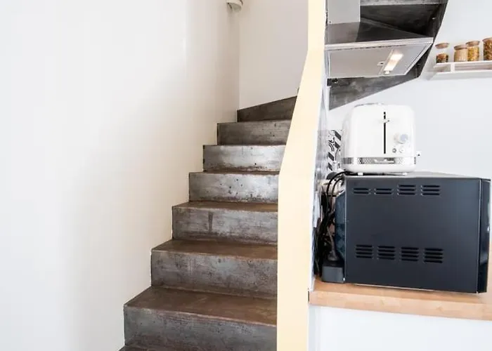 Comfort And Modernity In A Townhouse 3* Tours